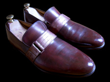 Berluti Olga 3 patine prune violet et bordeaux finitions boucle en or et bronze